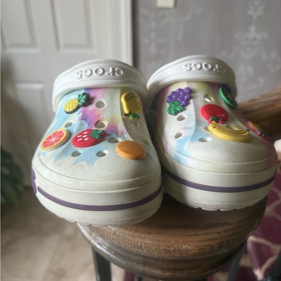 Crocs ladies size 6. Very good condition. White with buttons. Men’s 4 - Picture 4 of 12